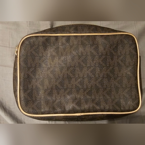 Micheal Kors Purse - Picture 4 of 4